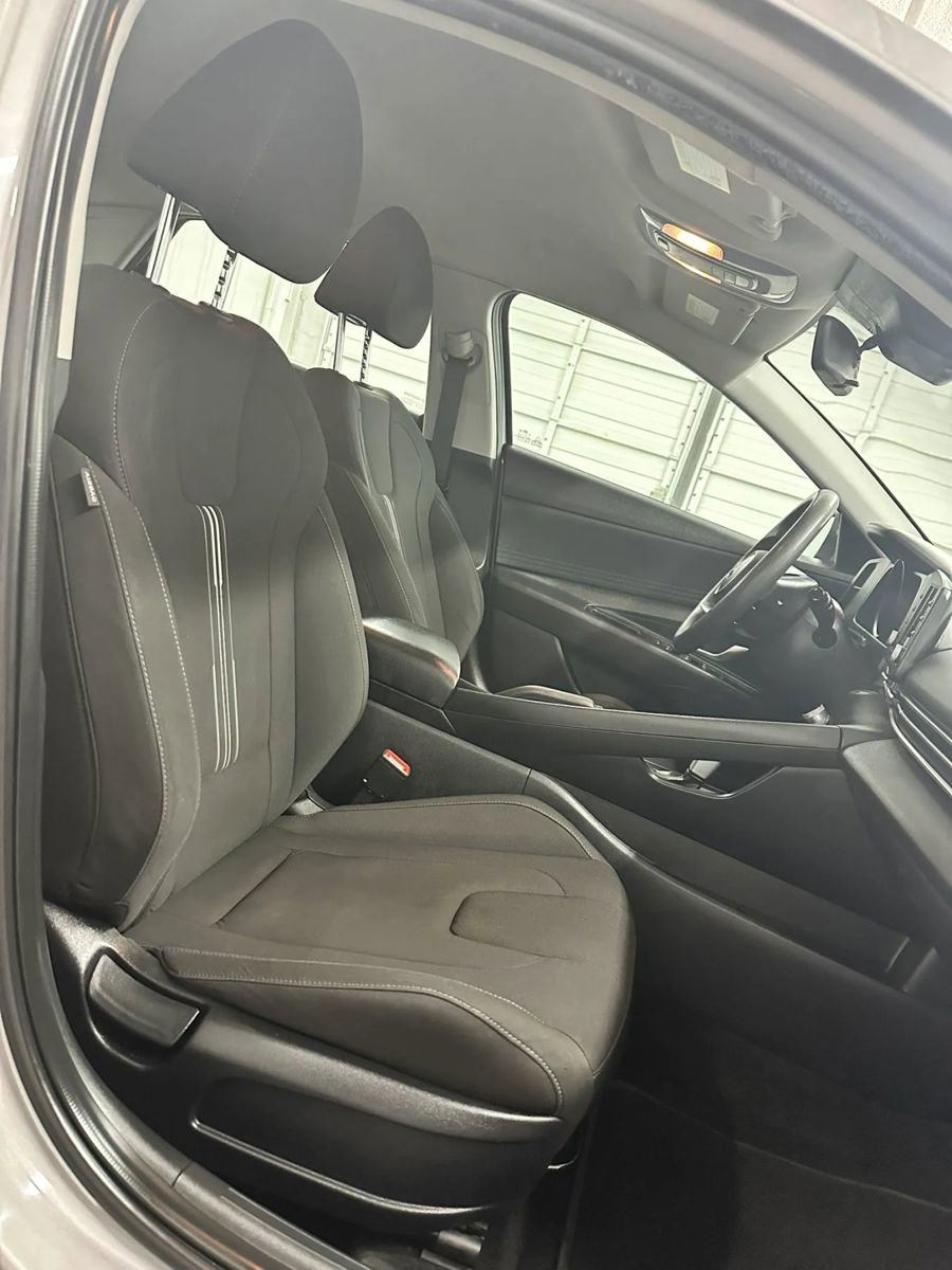 Used 2023 Hyundai Elantra SEL image 28