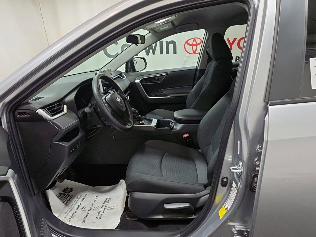 Used 2025 Toyota RAV4 LE image 23
