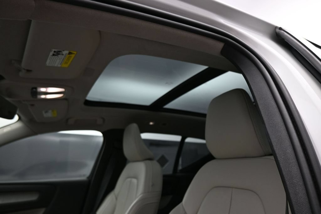 Used 2024 Volvo XC40 B5 Plus w/ Protection Package Premier AWD/4WD image 13