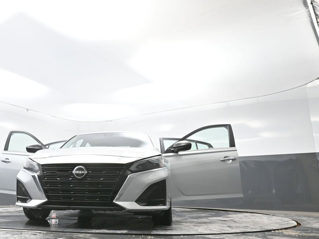 Used 2024 Nissan Altima 2.5 SV image 77