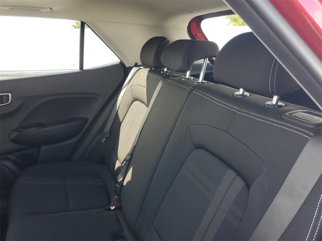 Used 2024 Hyundai Venue SEL image 12