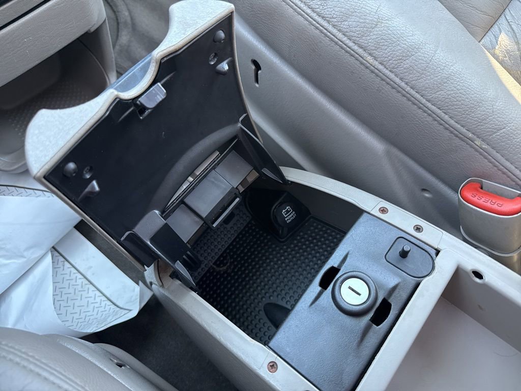 Used 2003 Chrysler Town & Country Limited AWD/4WD image 25