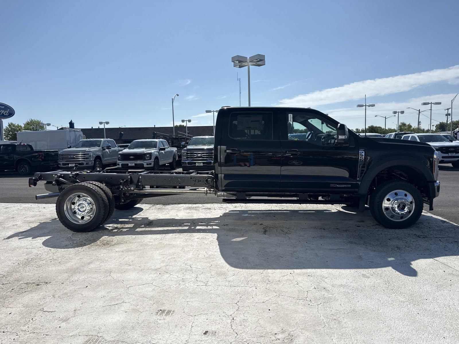 New 2026 Ford F550 4x4 Crew Cab image 2