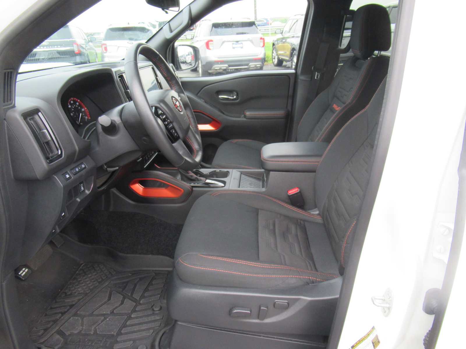 Used 2025 Nissan Frontier PRO-4X w/ Pro Convenience Package AWD/4WD image 25