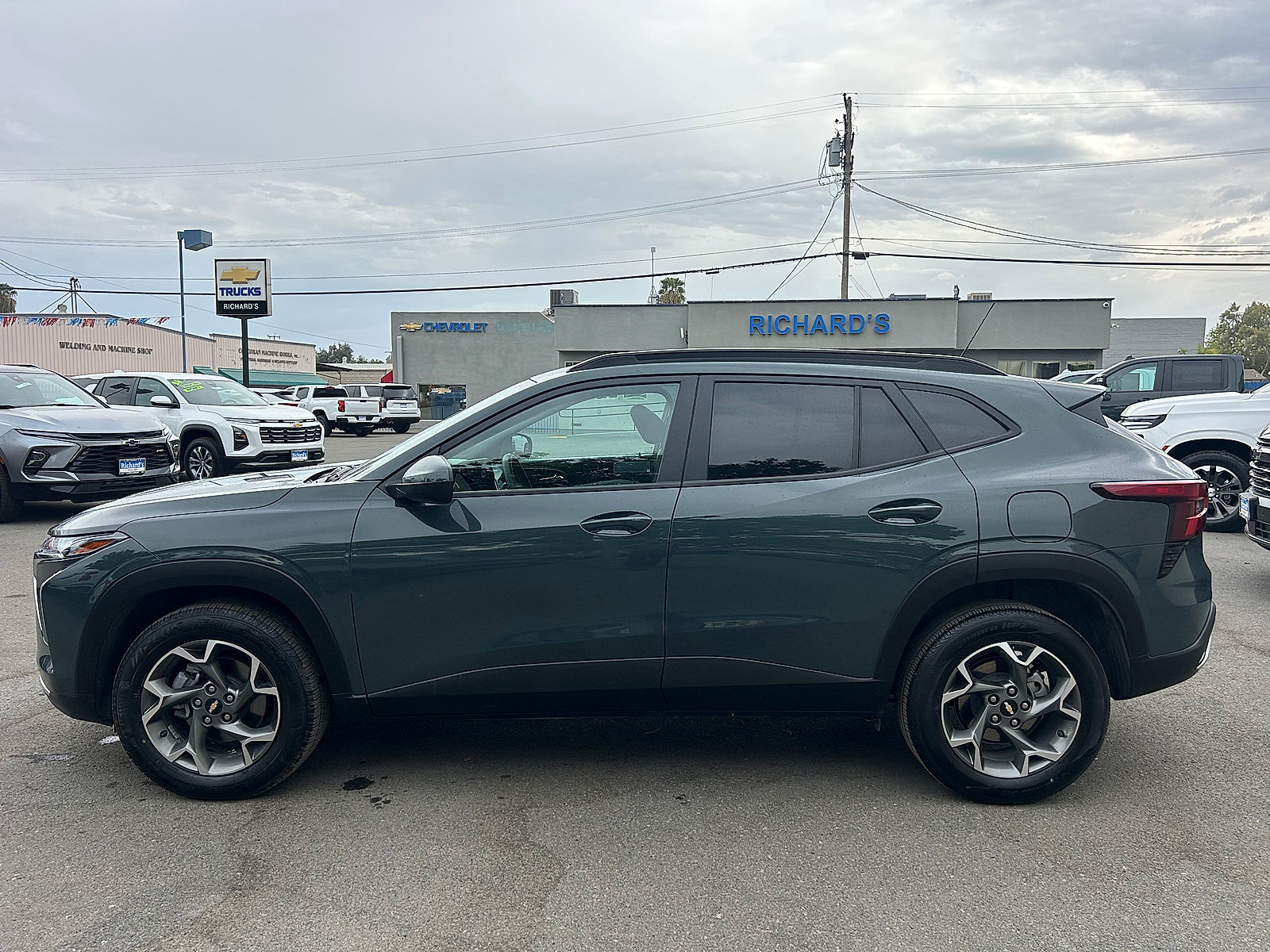 Used 2025 Chevrolet Trax LT FWD image 6