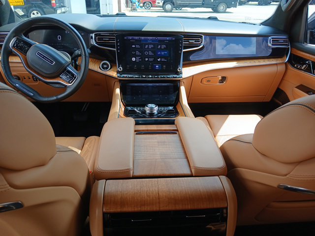 Used 2024 Jeep Grand Wagoneer Series III w/ Rear Seat Video Group 1 AWD/4WD image 28