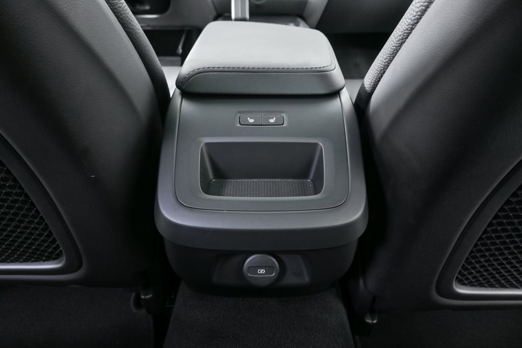 Certified 2025 Volvo V60 B5 Cross Country Plus image 21