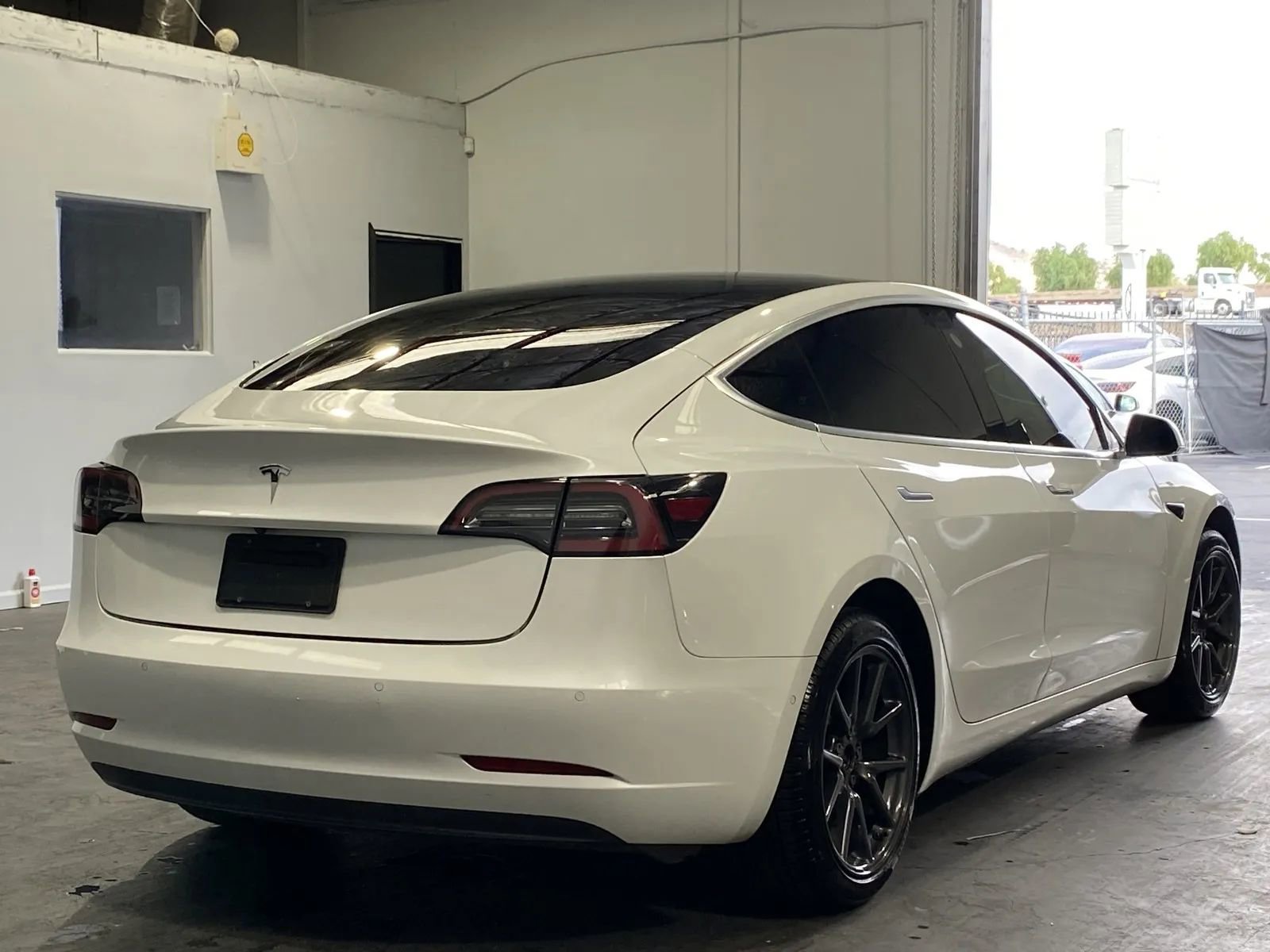 Used 2019 Tesla Model 3 Standard Range Plus image 4