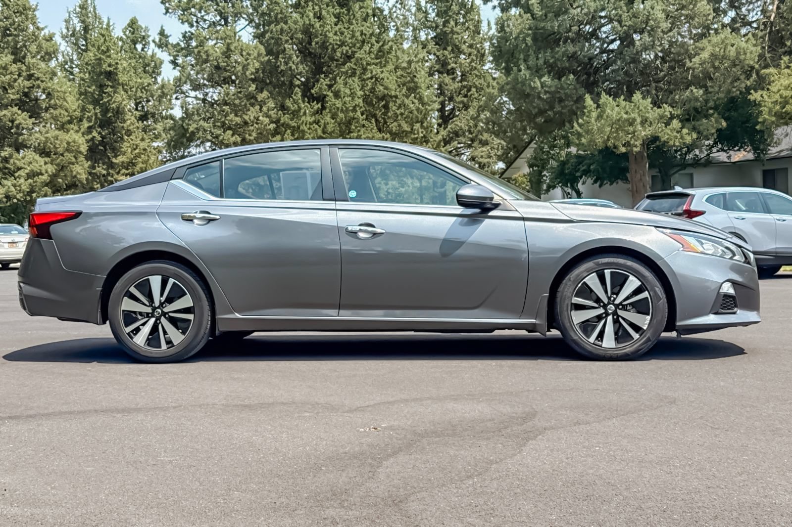Used 2021 Nissan Altima 2.5 SV w/ SV Premium Package FWD image 3