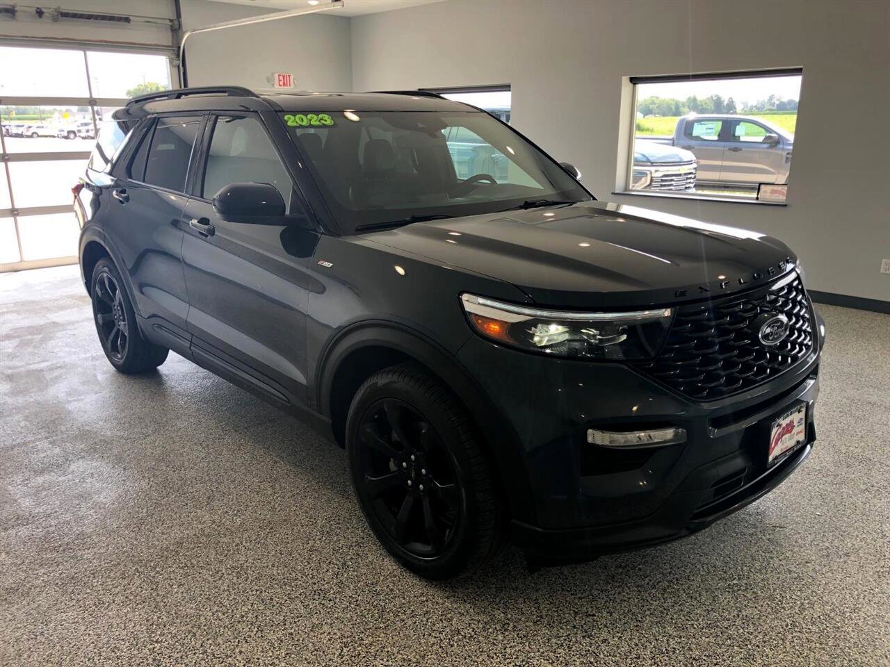 Used 2023 Ford Explorer ST-Line w/ Class IV Trailer Tow Package image 2