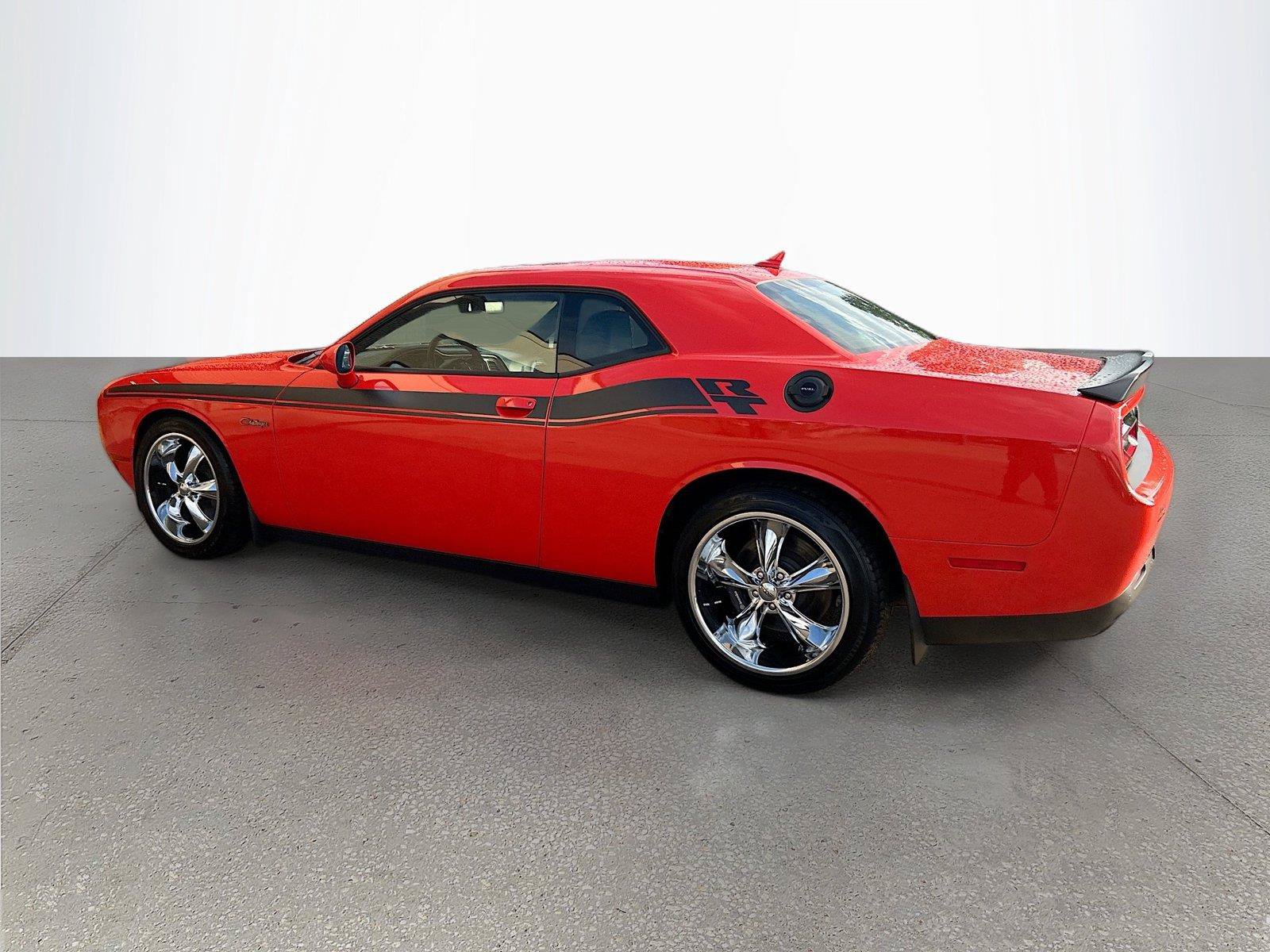 Used 2022 Dodge Challenger R/T Scat Pack w/ Shaker Package RWD image 7