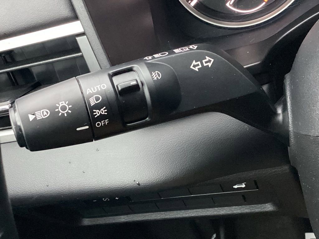 Used 2025 Mitsubishi Outlander AWD image 26