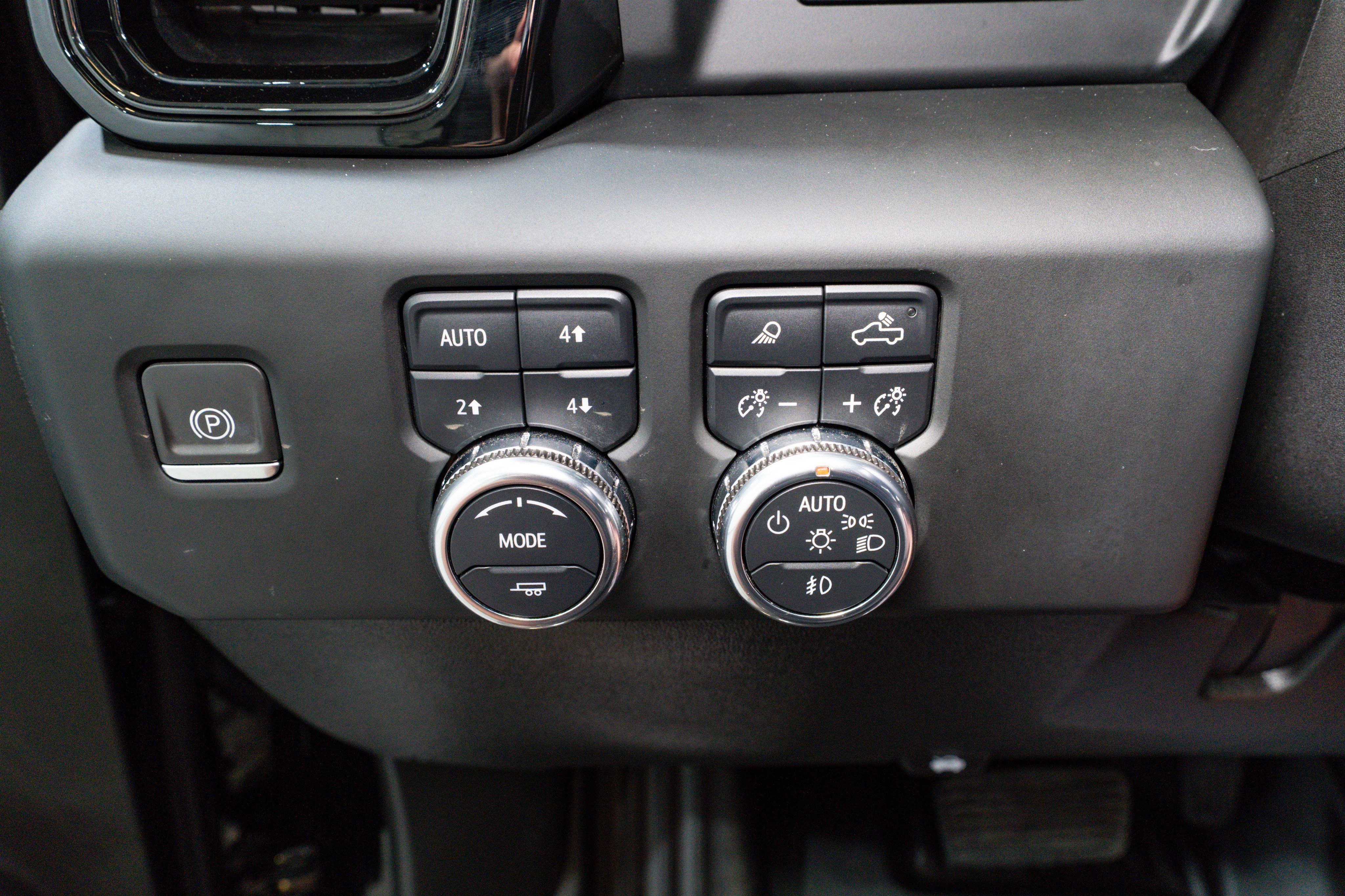 Used 2024 GMC Sierra 2500 AT4 w/ AT4 Preferred Package image 32