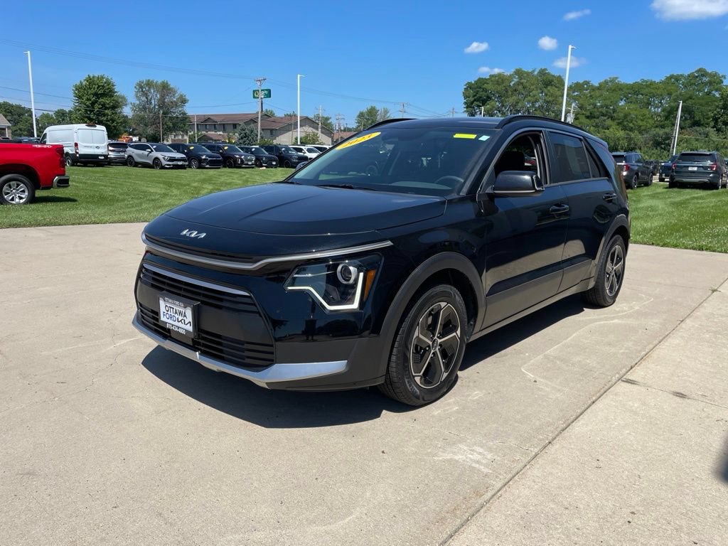 Used 2023 Kia Niro EX FWD image 2