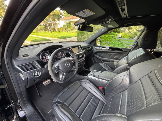Used 2012 Mercedes-Benz ML 63 AMG 4MATIC w/ AMG Performance Pkg image 27