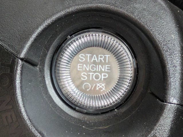 Certified 2023 Jeep Renegade Latitude w/ Sun/Sound Group AWD/4WD image 29