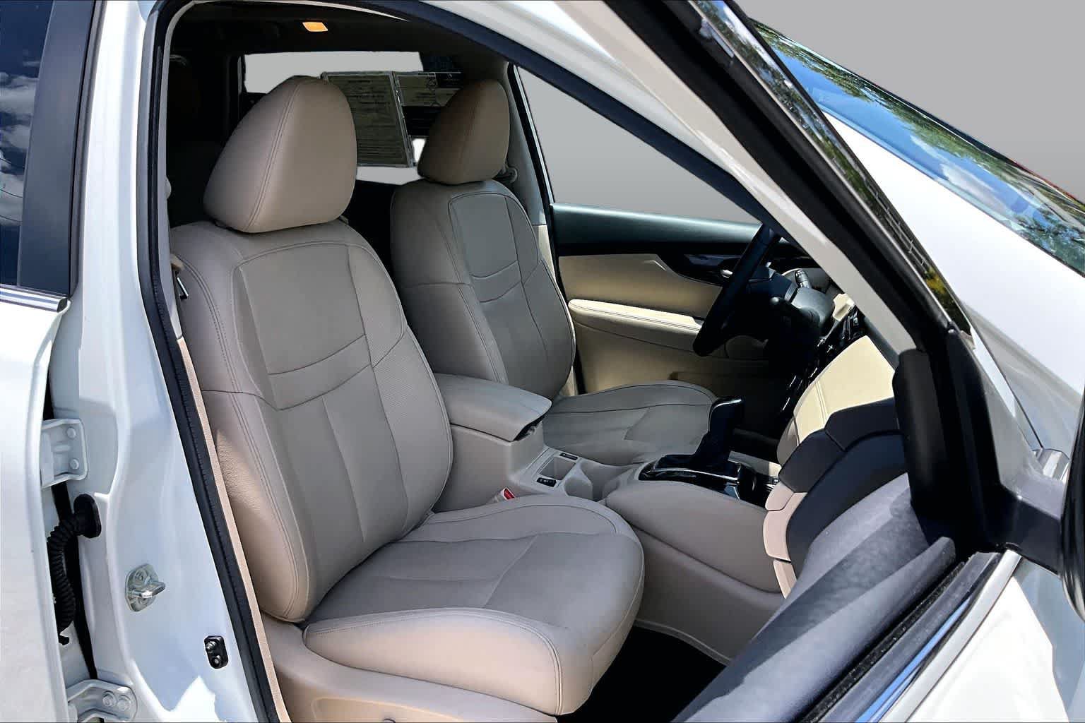 Used 2020 Nissan Rogue SL w/ Premium Package FWD image 9