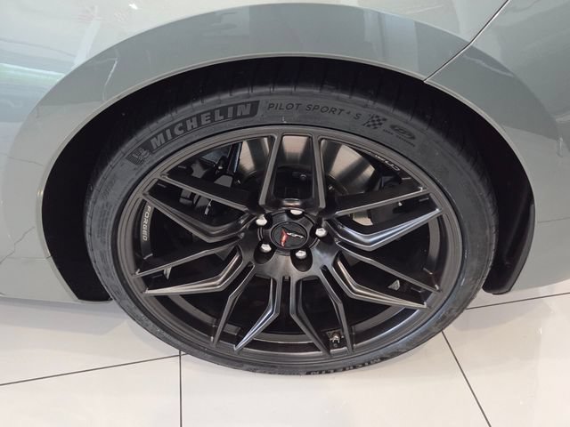 Used 2024 Chevrolet Corvette Z06 RWD image 7