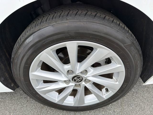 Used 2021 Toyota Camry LE image 19