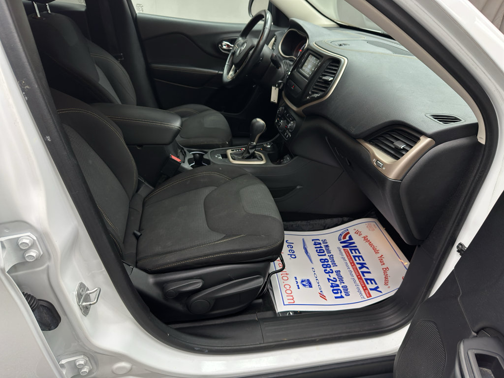 Used 2015 Jeep Cherokee Latitude w/ Cold Weather Group AWD/4WD image 17