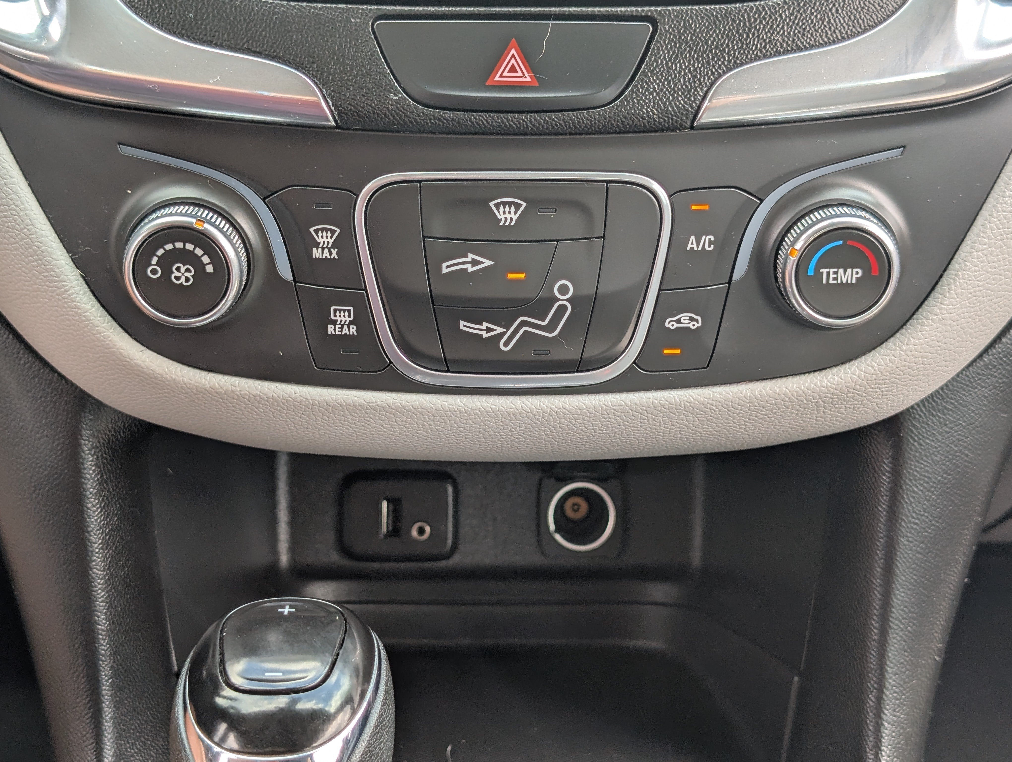 Used 2018 Chevrolet Equinox LS FWD image 26