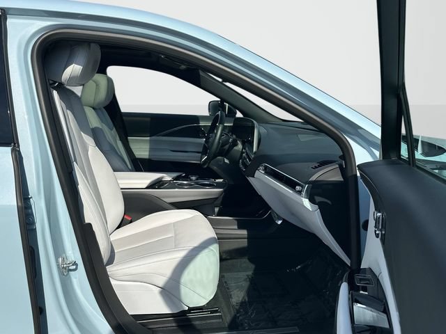 Used 2024 Cadillac Lyriq Luxury w/ LPO, Floor Liner Package AWD/4WD image 21