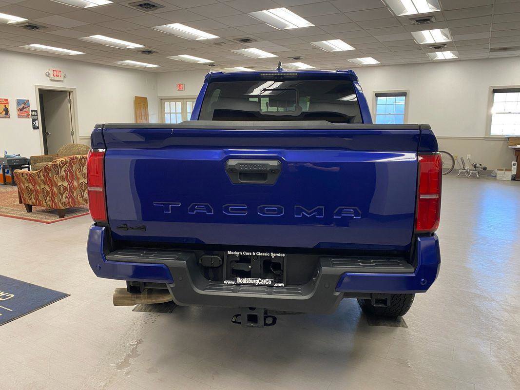 Used 2025 Toyota Tacoma TRD Off-Road image 5