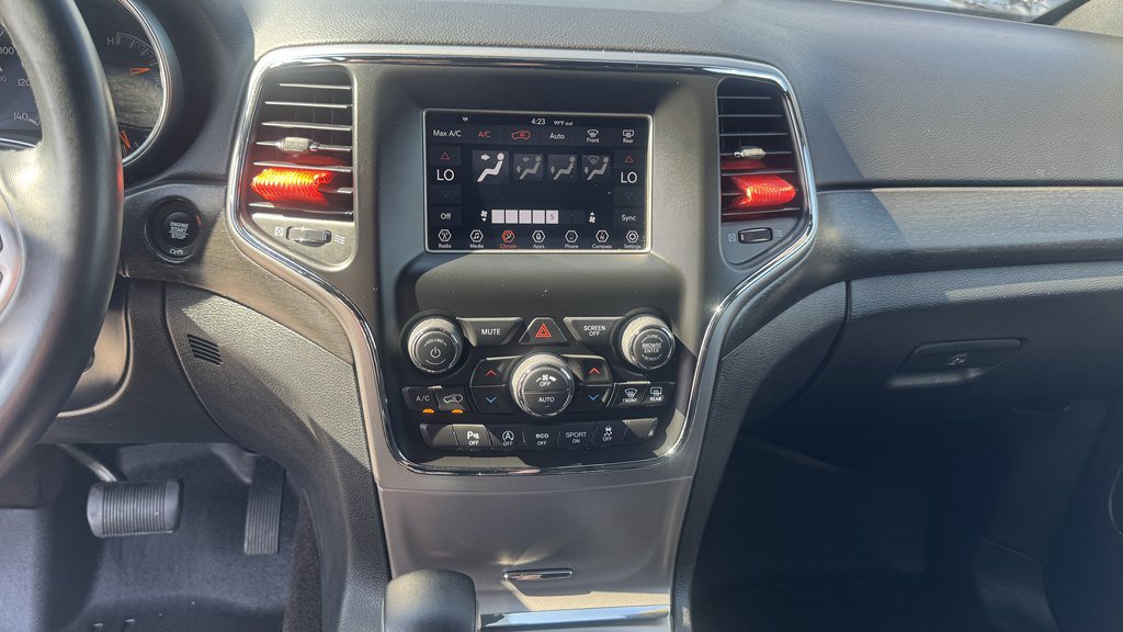 Used 2018 Jeep Grand Cherokee Laredo AWD/4WD image 19