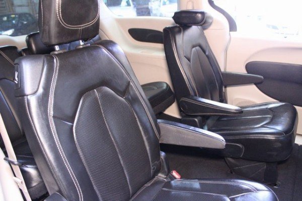 Used 2020 Chrysler Voyager Lxi image 13