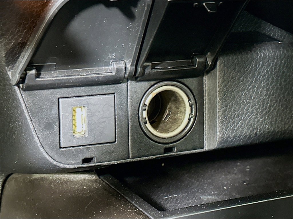 Used 2024 Toyota Camry SE image 29