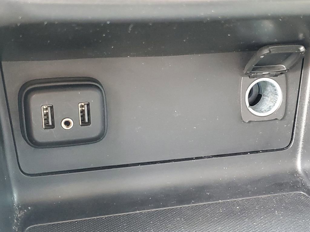 Used 2021 Chevrolet Colorado LT w/ LT Convenience Package image 16