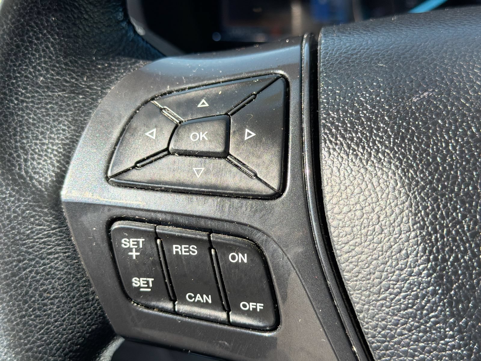 Used 2018 Ford Explorer XLT w/ Equipment Group 202A FWD image 30