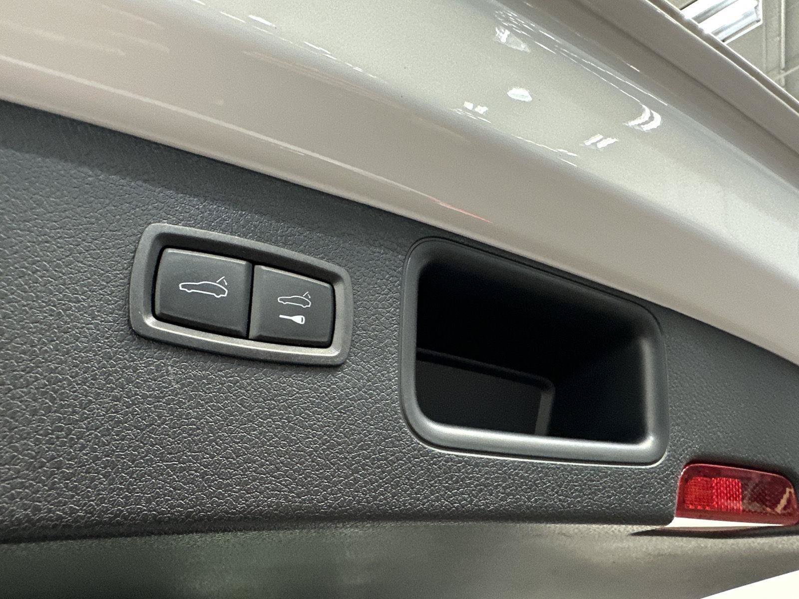Certified 2023 Porsche Macan AWD/4WD image 38