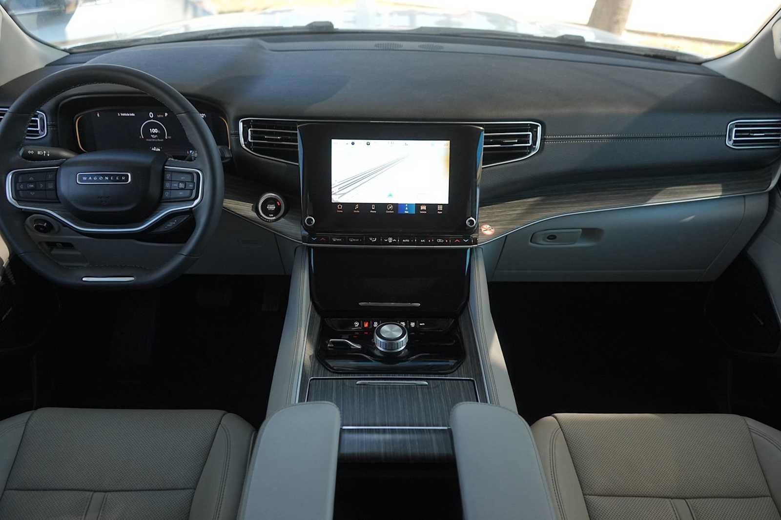 Used 2024 Jeep Wagoneer L Series II w/ Flexible Seating Group AWD/4WD image 10