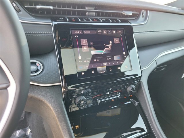 New 2025 Jeep Grand Cherokee Laredo image 24