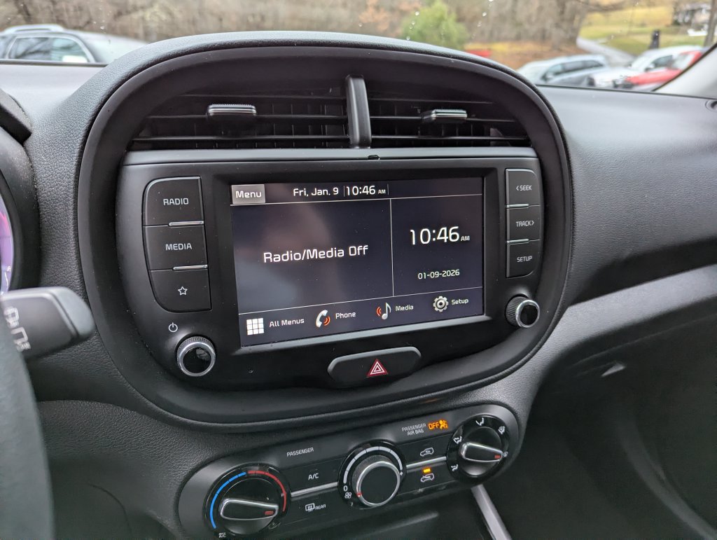 Used 2024 Kia Soul LX w/ LX Technology Package FWD image 11