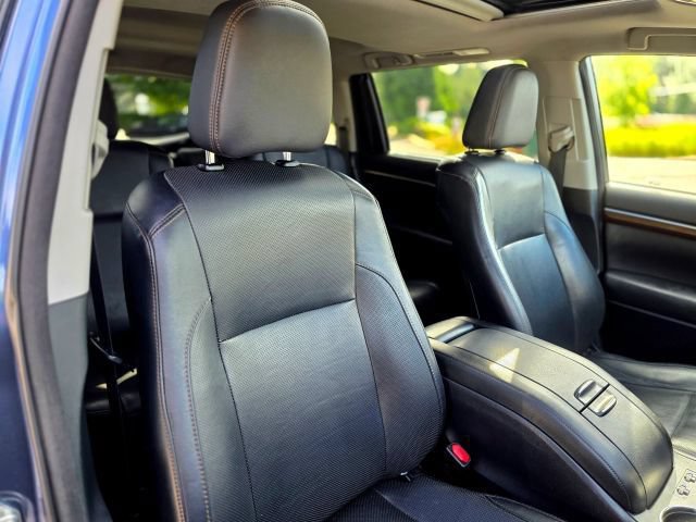Used 2015 Toyota Highlander Limited AWD/4WD image 36