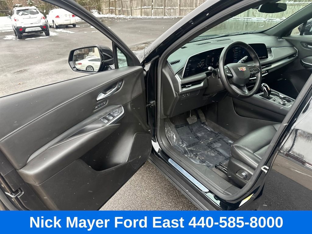 Used 2025 Cadillac XT4 Premium Luxury image 33