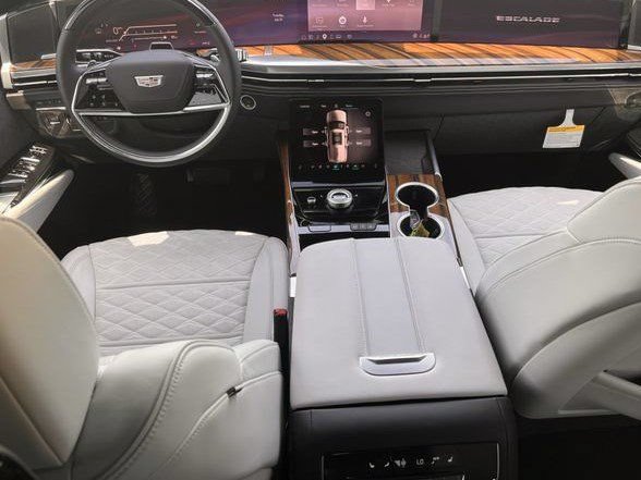 New 2026 Cadillac Escalade ESV Platinum Luxury AWD/4WD image 9