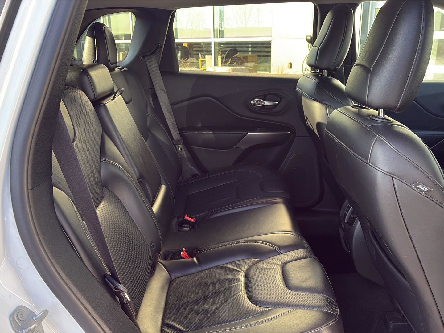 Used 2019 Jeep Cherokee Limited image 21