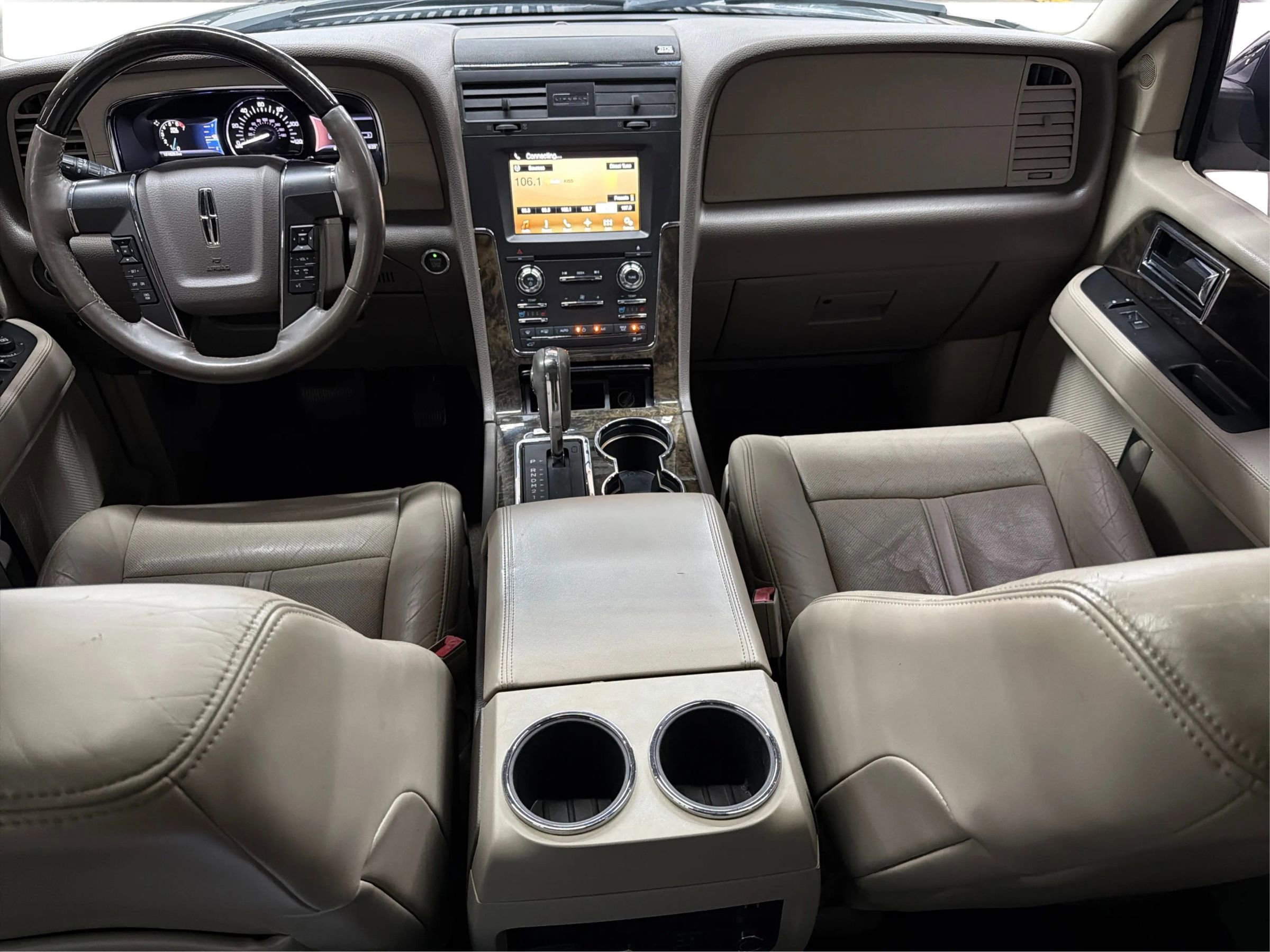 Used 2016 Lincoln Navigator L Select RWD image 21