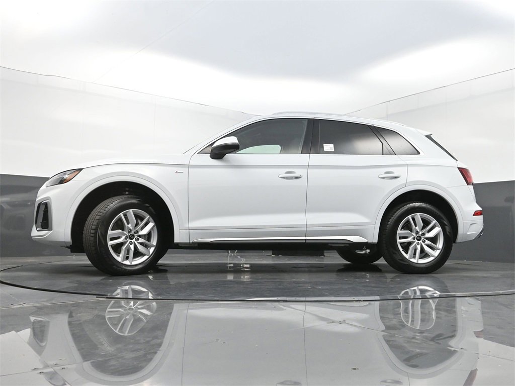 Used 2024 Audi Q5 2.0T Premium w/ Convenience Package image 28