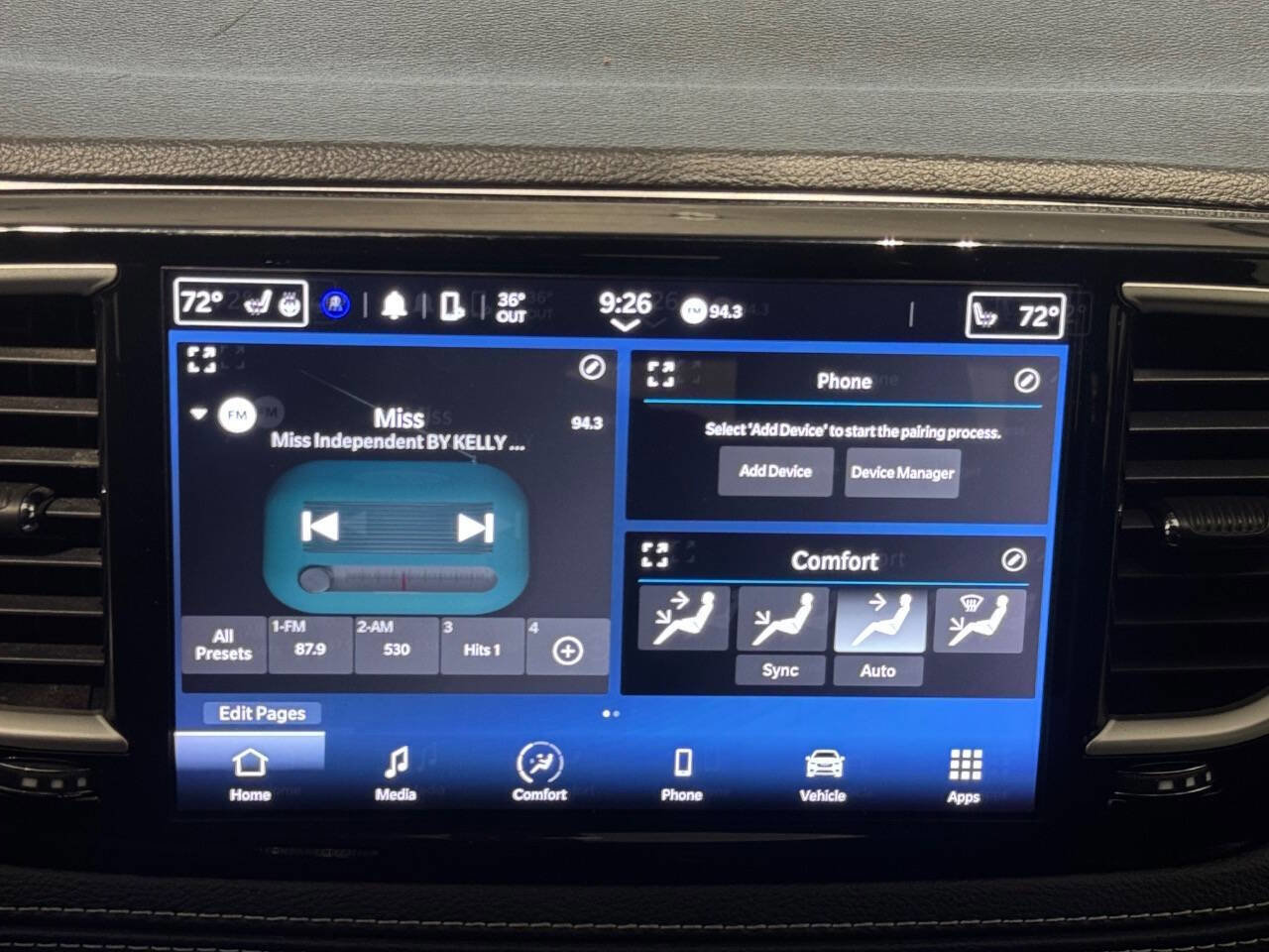 Used 2023 Chrysler Pacifica Touring image 25