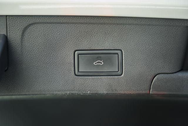 Used 2023 Volkswagen Atlas Cross Sport SE w/ Panoramic Sunroof Package image 12