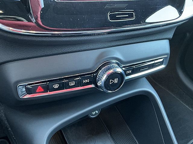 Certified 2025 Volvo XC40 B5 Plus image 24