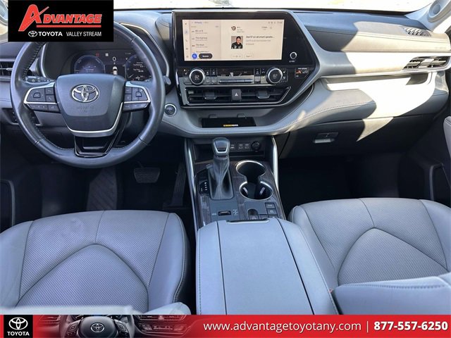 Used 2023 Toyota Highlander Limited image 15