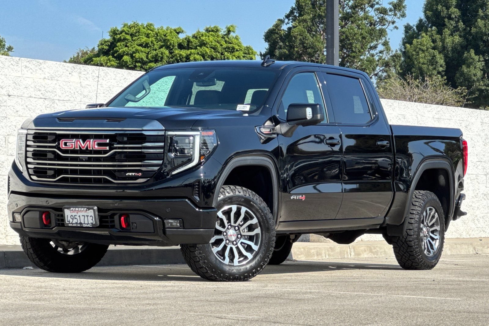 Certified 2023 GMC Sierra 1500 AT4 w/ AT4 Preferred Package AWD/4WD image 8