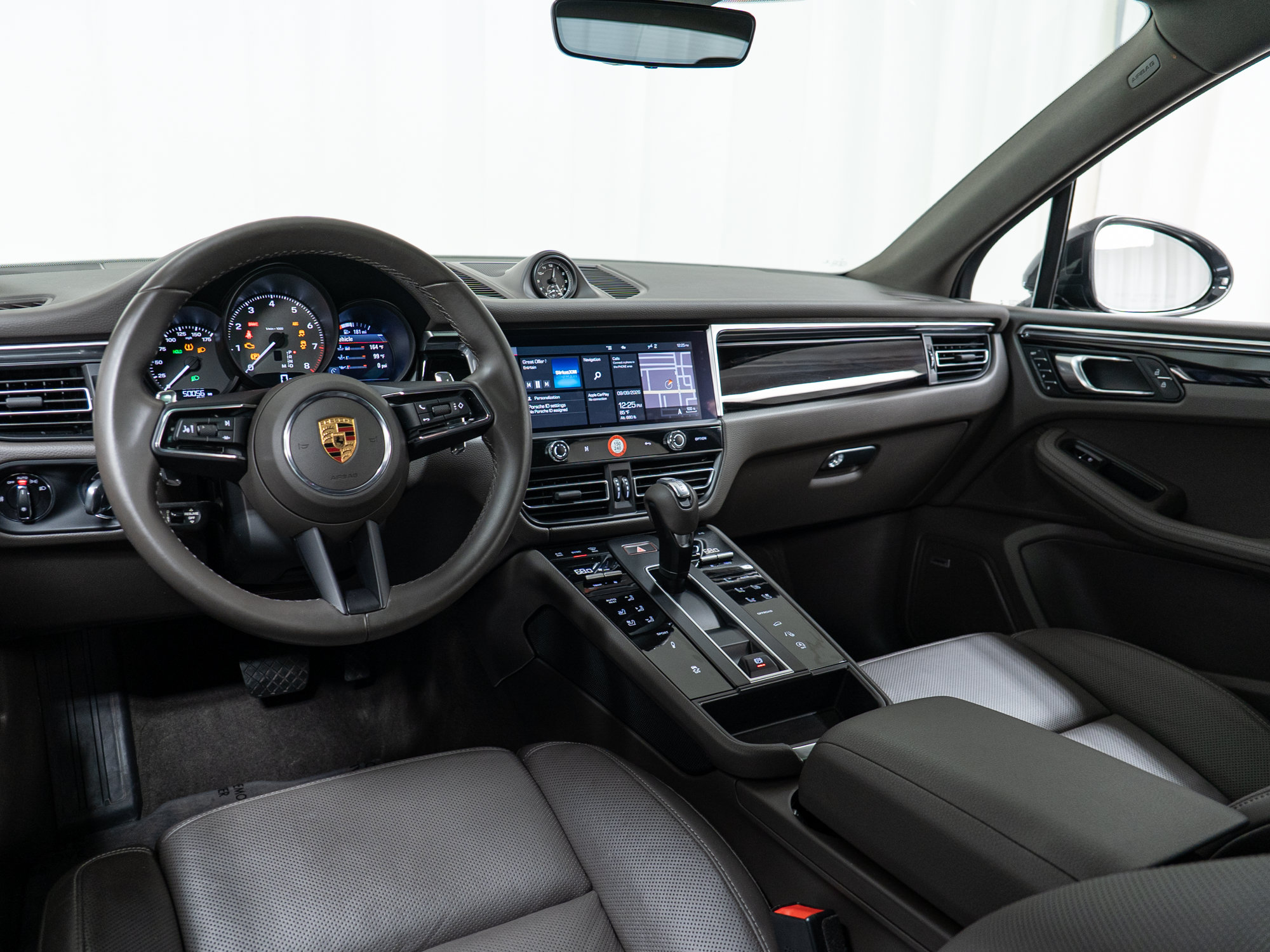 Certified 2022 Porsche Macan S AWD/4WD image 19