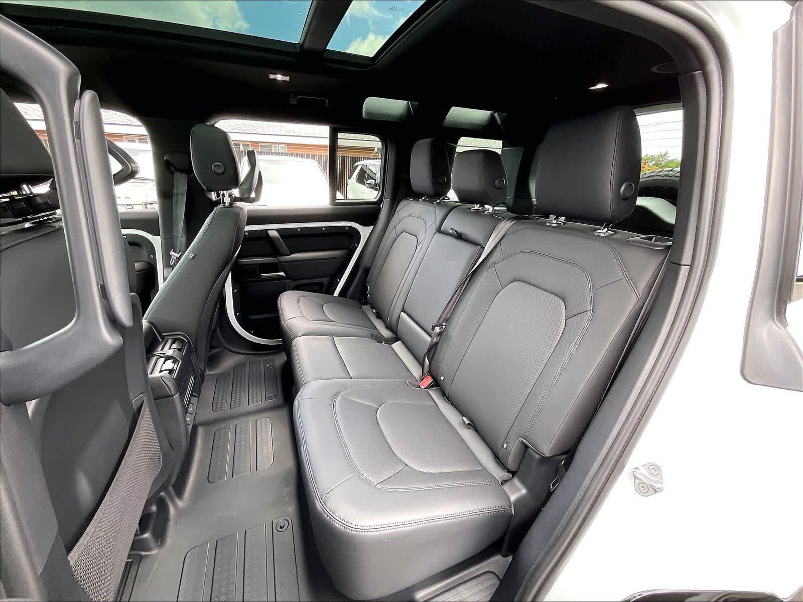 New 2026 Land Rover Defender 110 X-Dynamic SE AWD/4WD image 12