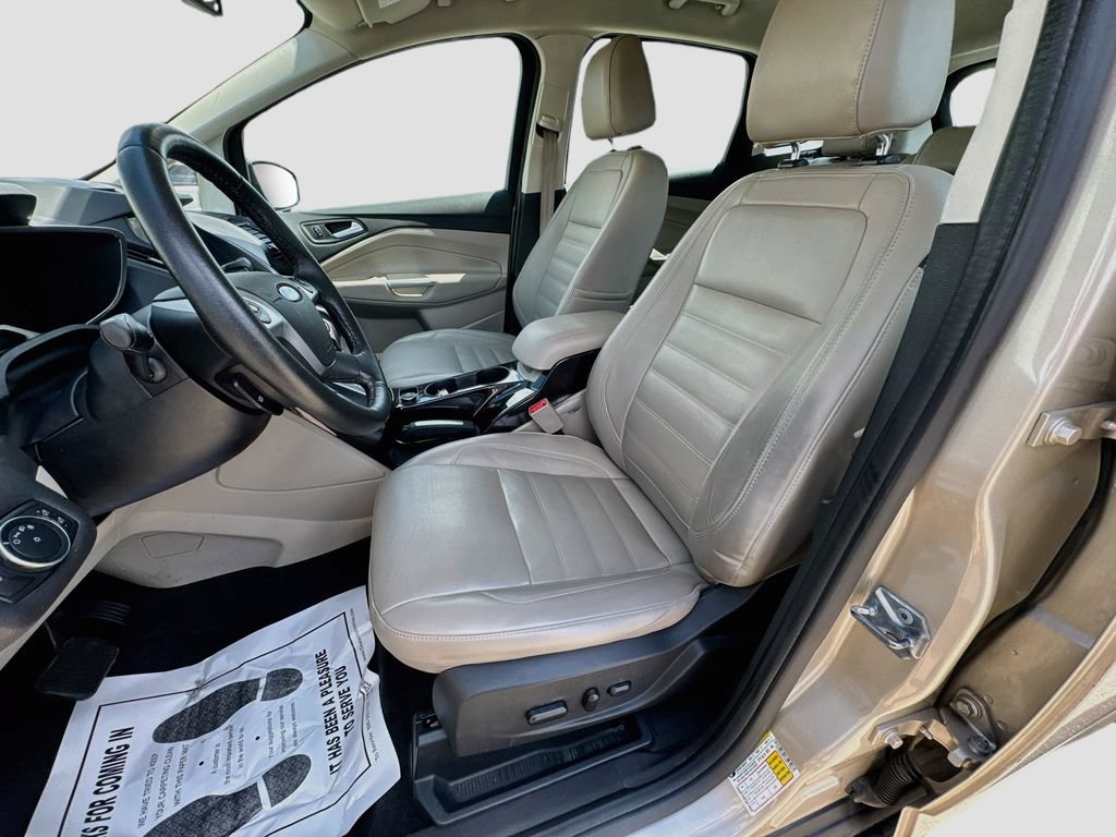 Used 2017 Ford C-MAX Titanium w/ Equipment Group 301A FWD image 24